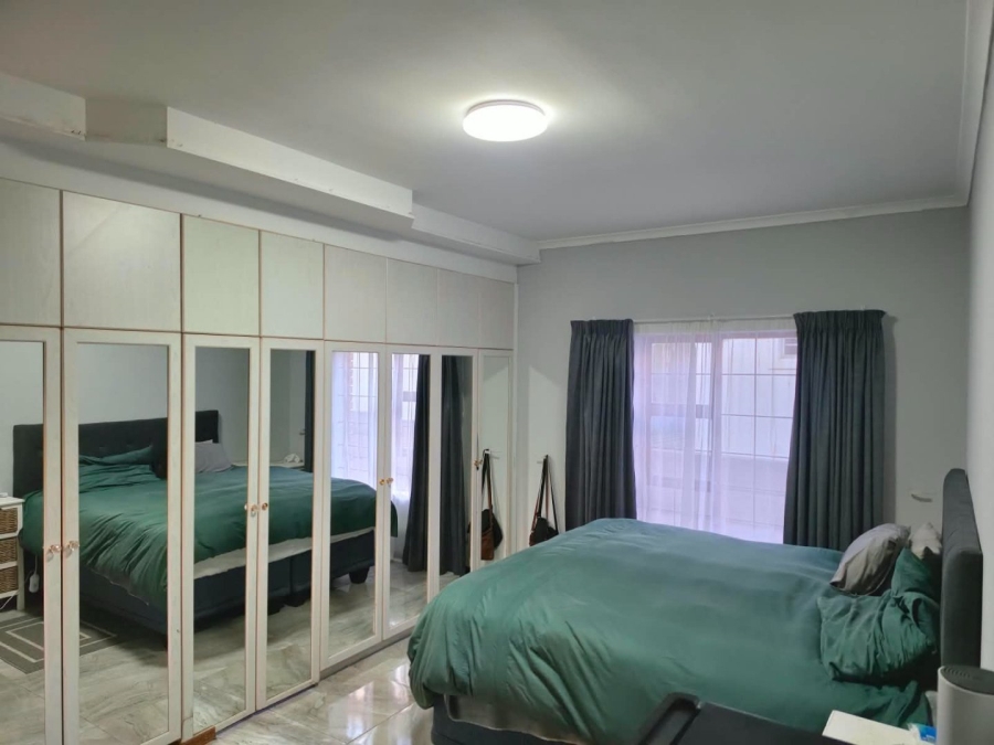 To Let 3 Bedroom Property for Rent in Uitzicht Western Cape